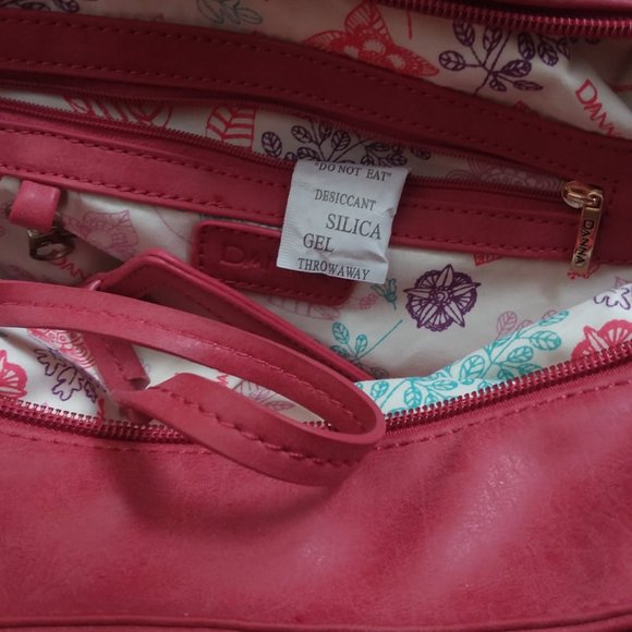 Danna Pink floral purse Faux leather. - Picture 5 of 13